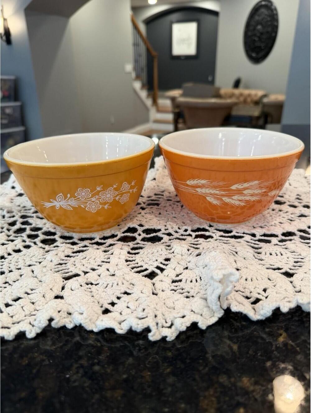 Set Of 2 Pyrex Autumn Harvest Bowls 4013 Cups Orange - Picture 2 of 11